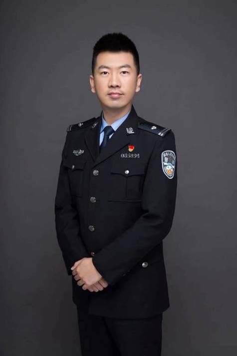 警官照片生成
