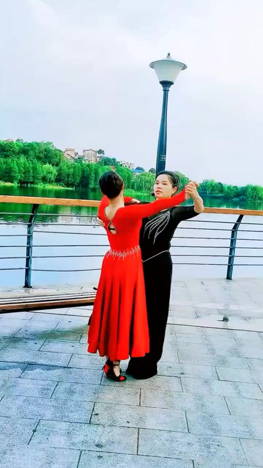 慢三步交谊舞中老年