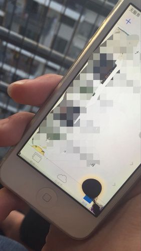 苹果手机屏幕出现黑斑