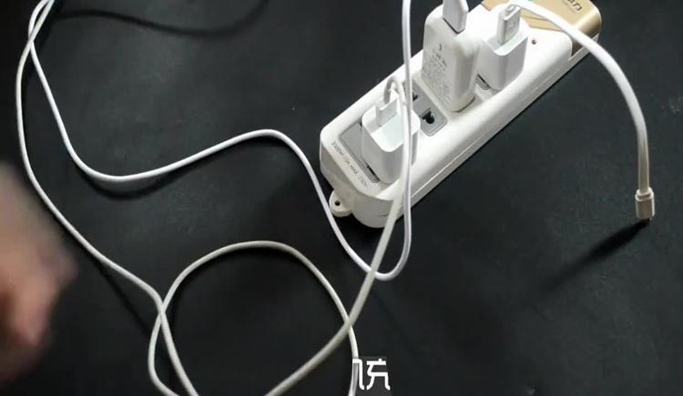 充电器插着费电吗