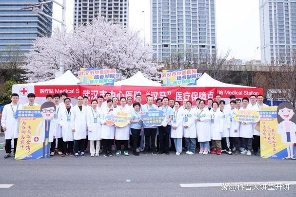 樱花校园怎么把病人绑在担架上