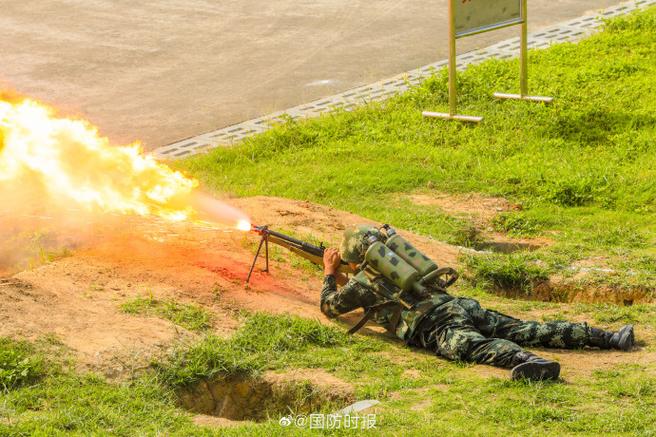中国02式喷火器