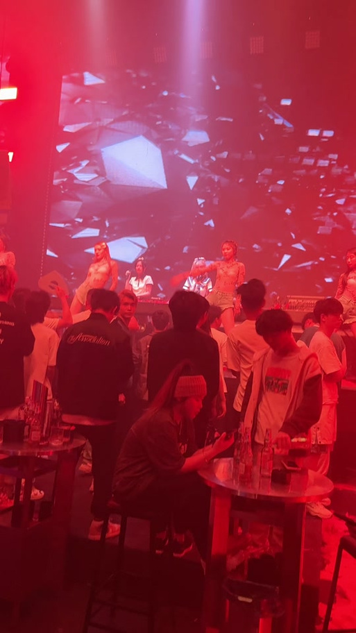 在酒吧的视频可以保存
