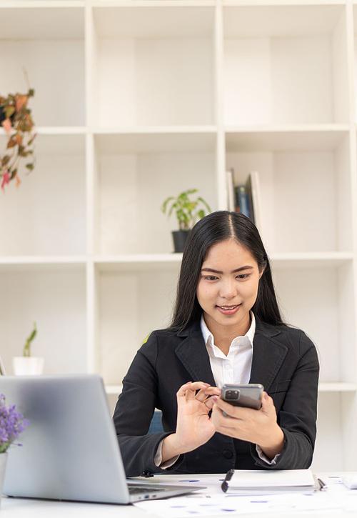 神奇笔记本控制女老板截图