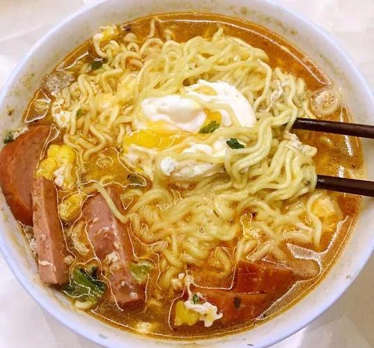 晚上吃泡面
