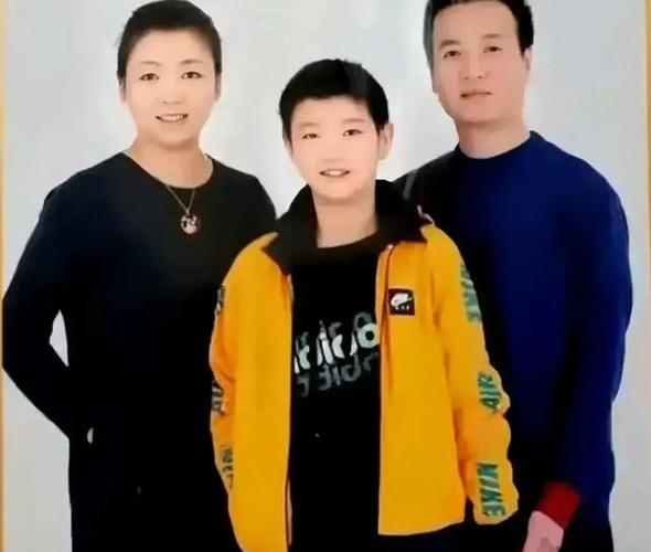 乒乓球依依的爸爸妈妈
