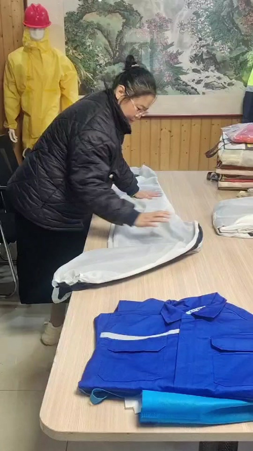 抖音快速叠衣服截图