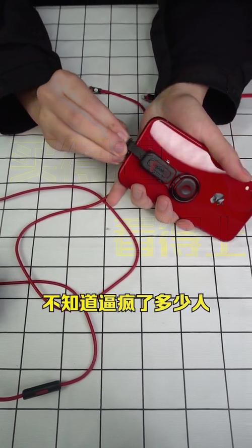 苹果可以一边充电一边插耳机吗