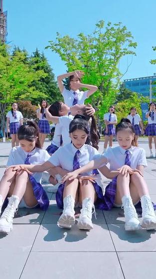 韩国女团跳舞越穿越少