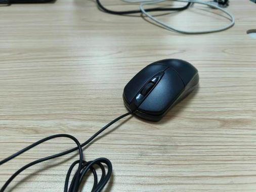 鼠标下滑了自动往上滑