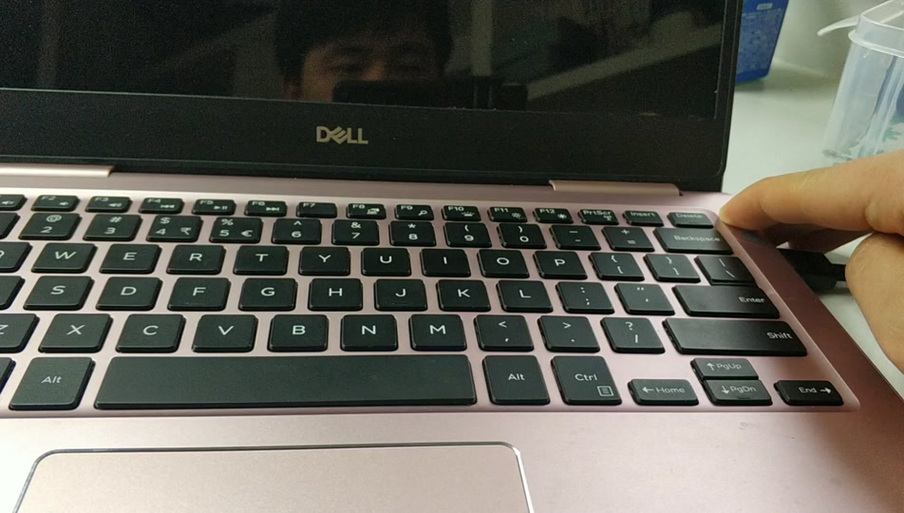 戴尔游匣黑屏但是键盘亮了