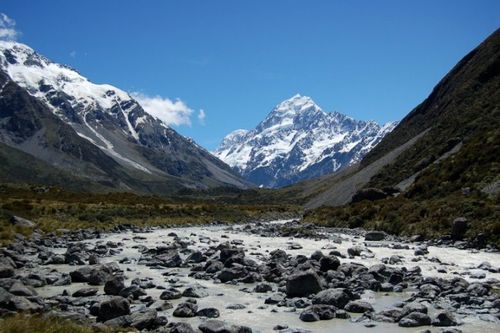 riverbelow的意思截图
