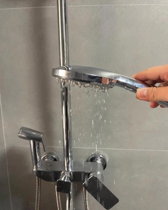 半夜花洒突然出水游戏截图