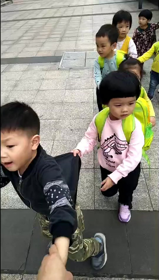 小班排队开火车顺口溜