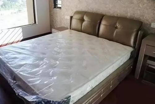 床垫的塑料膜下面不撕行吗