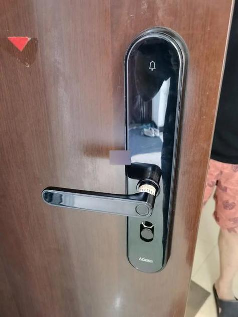 指纹锁机械钥匙拧不动