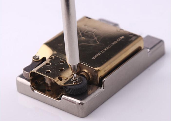 zippo打火机砂轮怎么换