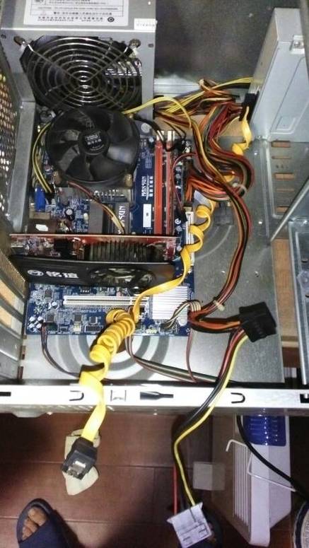 装2个机械硬盘冲突吗