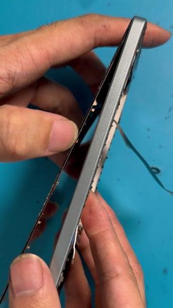 手机后壳碎了保修期内