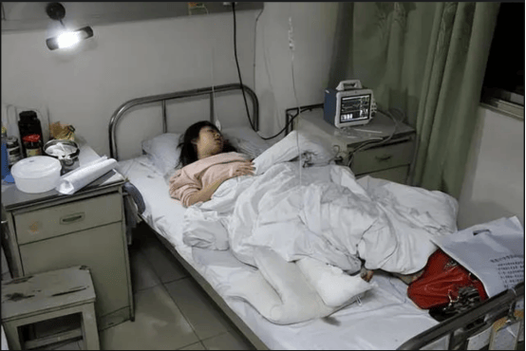 女孩车祸瘫痪