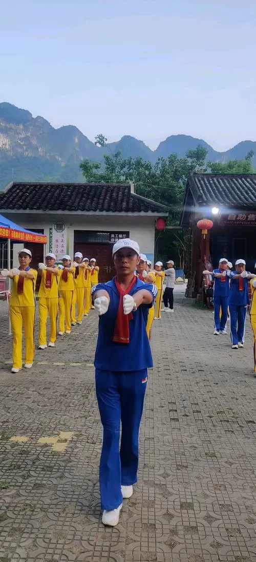 佳木斯快乐舞步十二套完整版缩略图