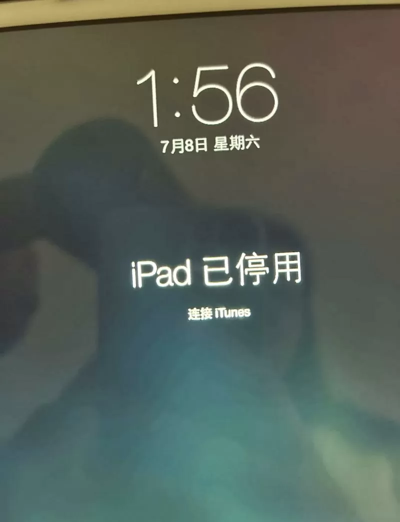 ipad卡屏什么都动不了