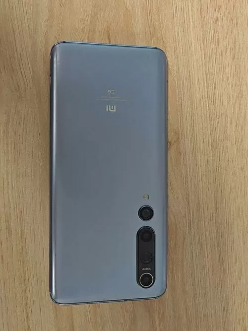 小米10是不是挖孔