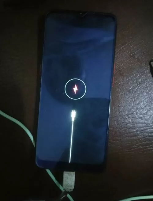 手机没电关机后充不进去电