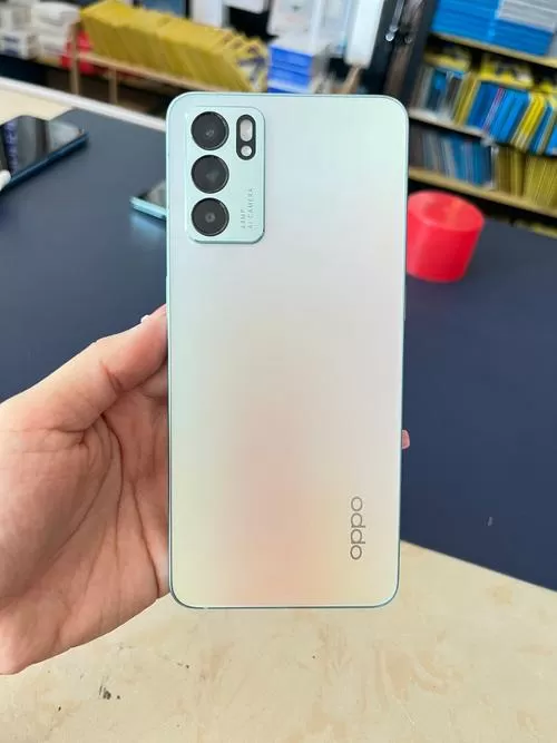 oppo手机上部小孔是做什么的