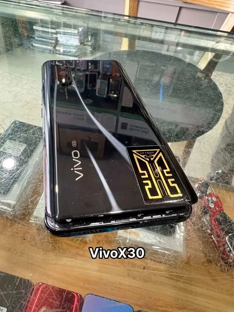 vivox30电池怎么显示彩色的