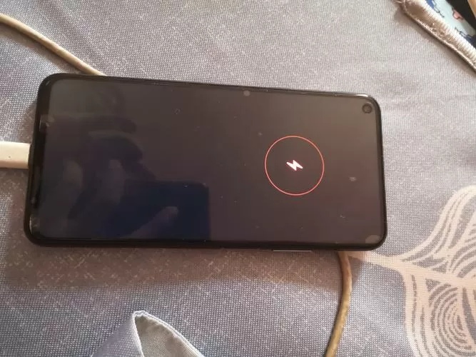 华为nova5i充电时显示灯没有