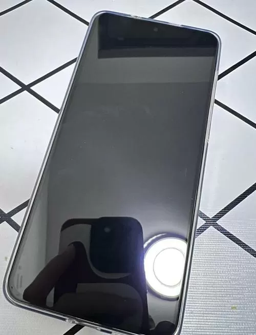 手机膜贴上有白边怎么办截图
