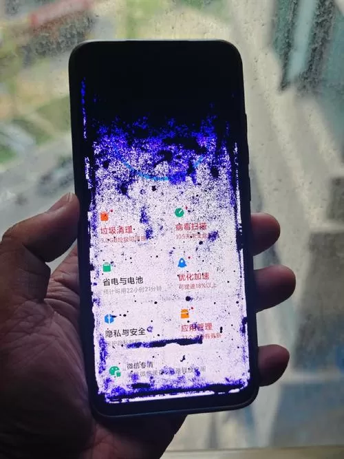 手机屏幕出现像墨水一样那是怎么了