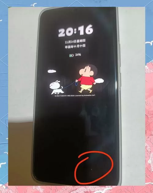 屏幕上出现绿点是什么原因引起的
