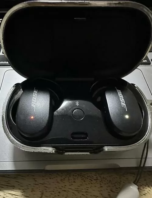 bose耳机闪红灯