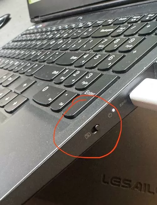 联想拯救者摄像头打开显示一把锁