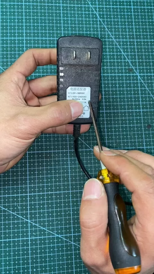 电源适配器怎么拆开