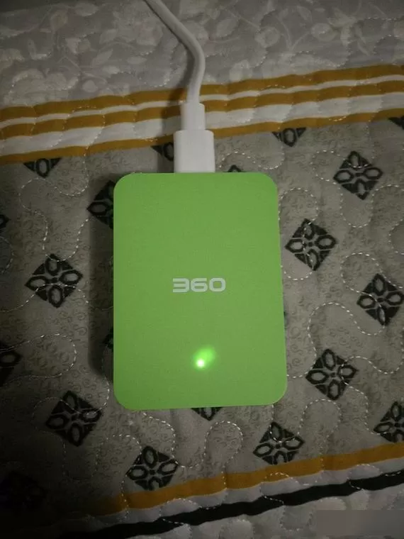手机充电那个显示怎么才能是绿色的