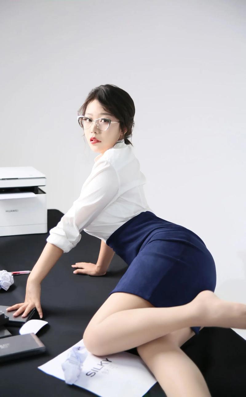 美丽俏秘书