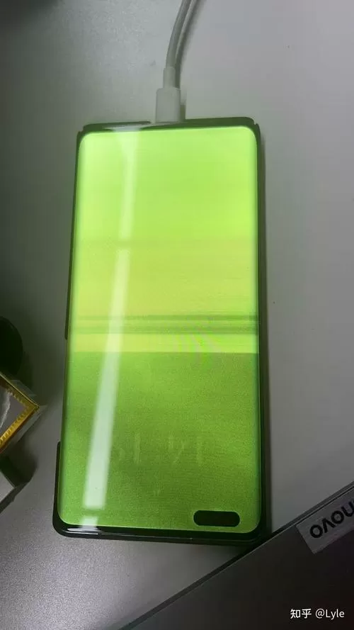华为手机屏幕有绿色框,无法解锁