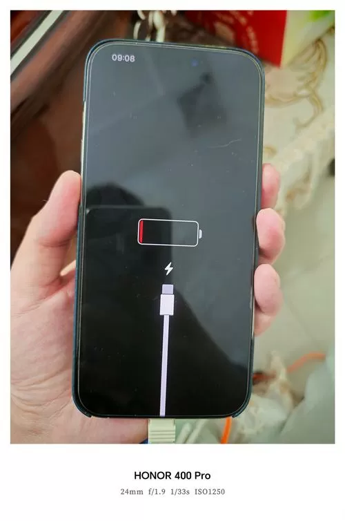 手机黑屏了可是充电有显示