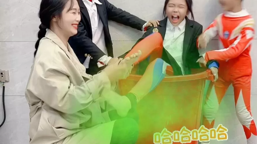 小蚂蚁挠脚心搞笑视频截图