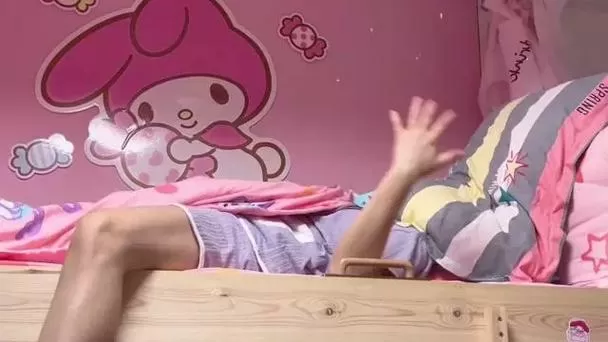挠林呱呱的脚底板