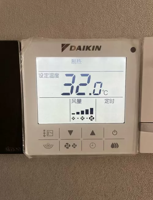 中央空调关闭后面板上一直显示温度