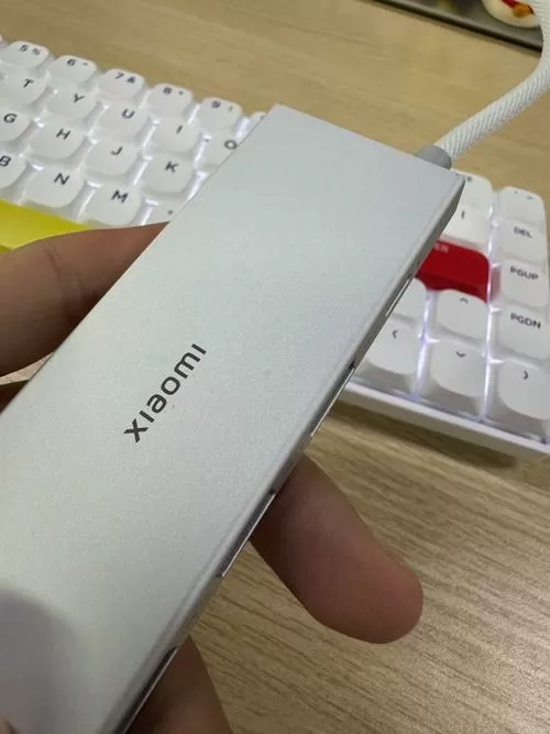 手机扩展坞连接显示器截图
