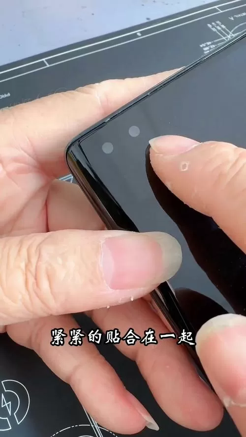 新手机屏幕容易吸灰尘怎么办