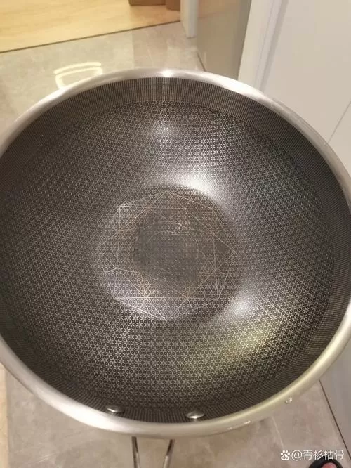 不粘锅锅内变黑洗不掉
