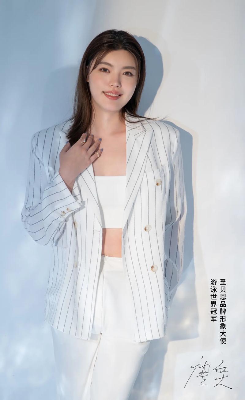 唐奕人物简介图标