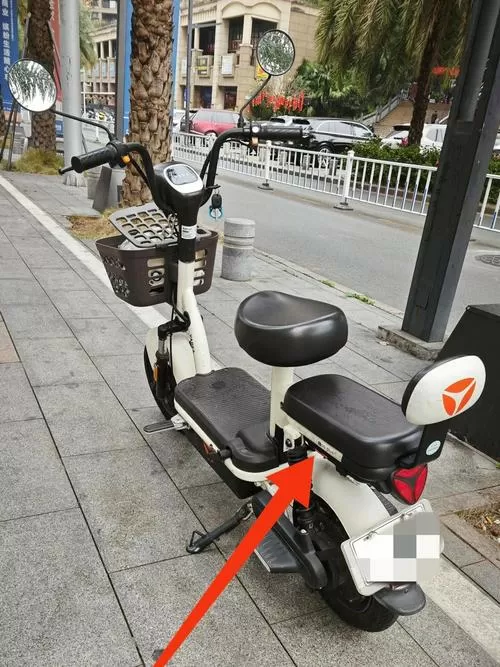 手机发出滴滴的警报声