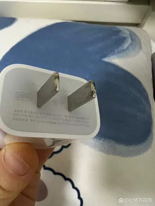 充电器拔下来后滋滋响